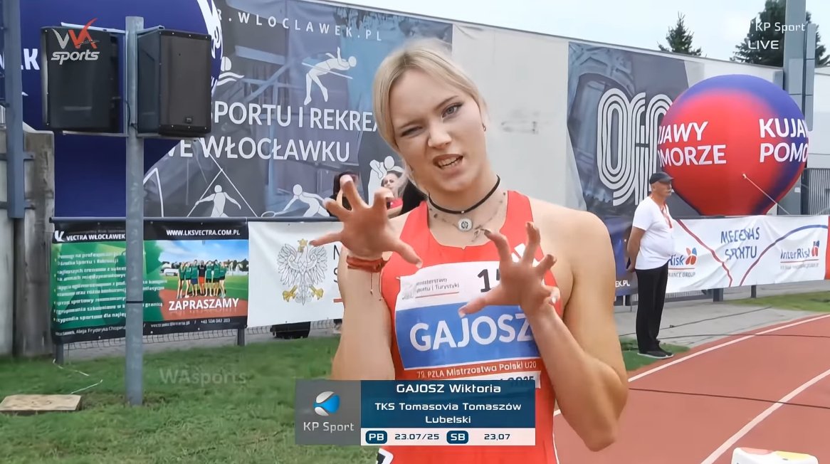 Wiktoria’s signature “Cheetah” pose.