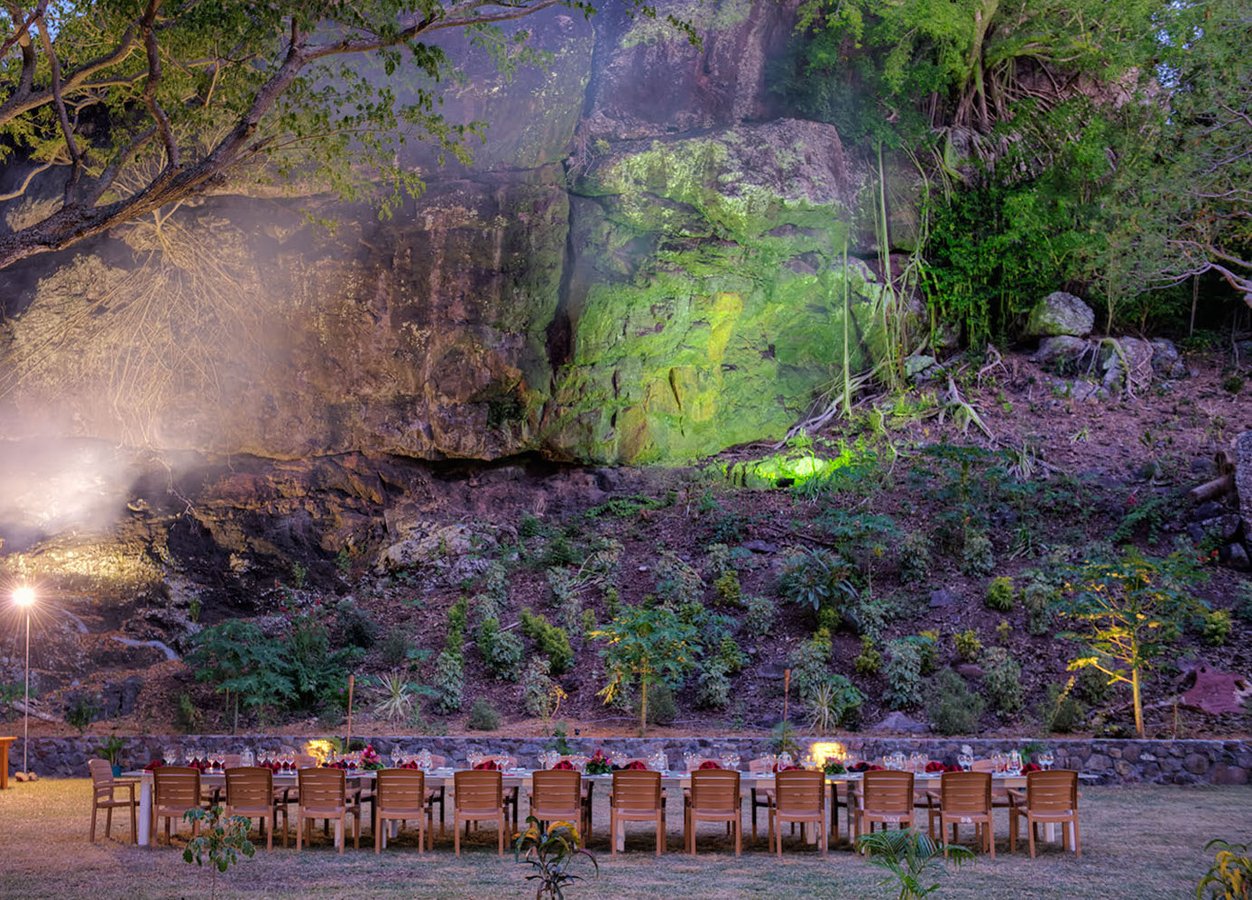 dinner-parties-rock-wall