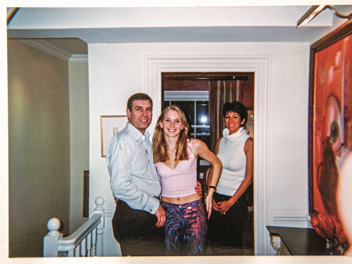 Giuffre with Prince Andrew and Maxwell